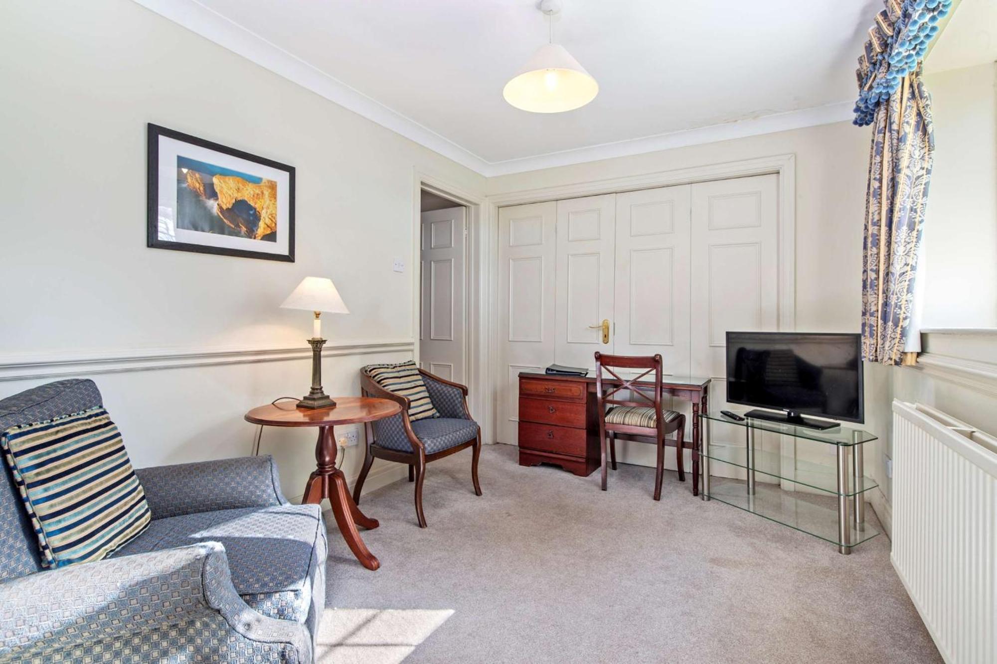 Western Court And 4*