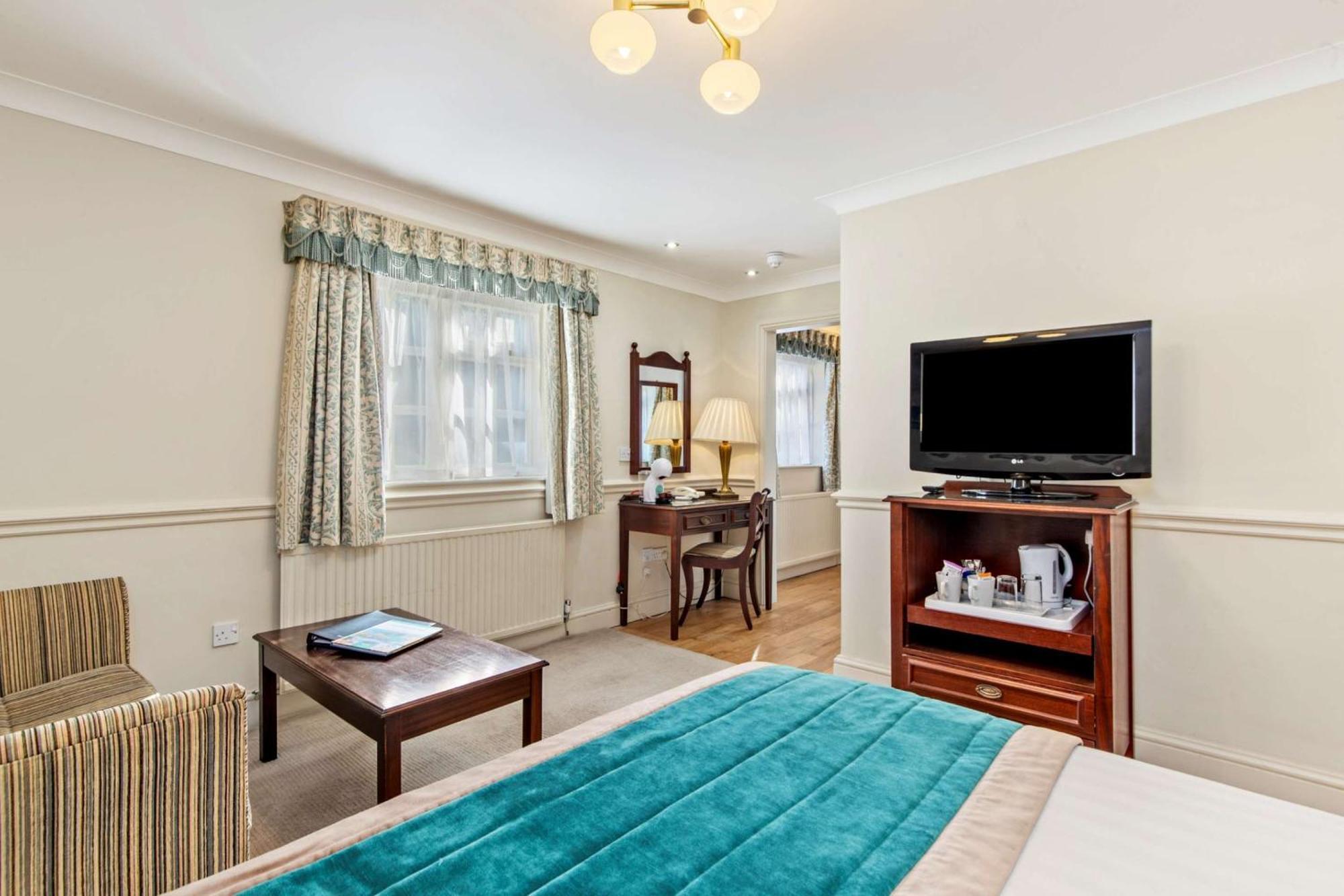 Western Court And 4*
