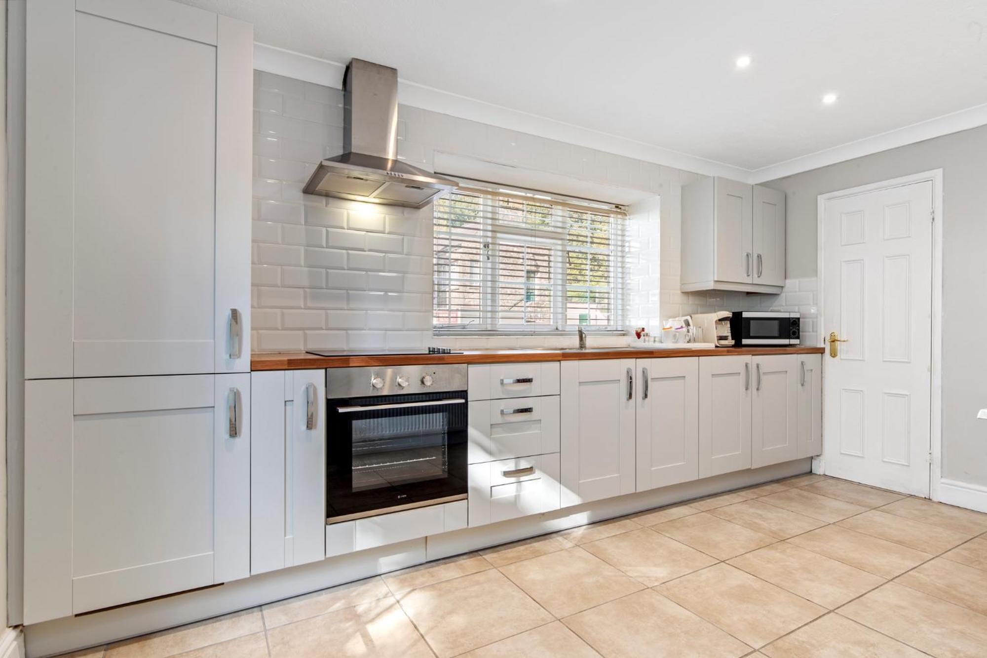 Western Court And 4* Lamphey