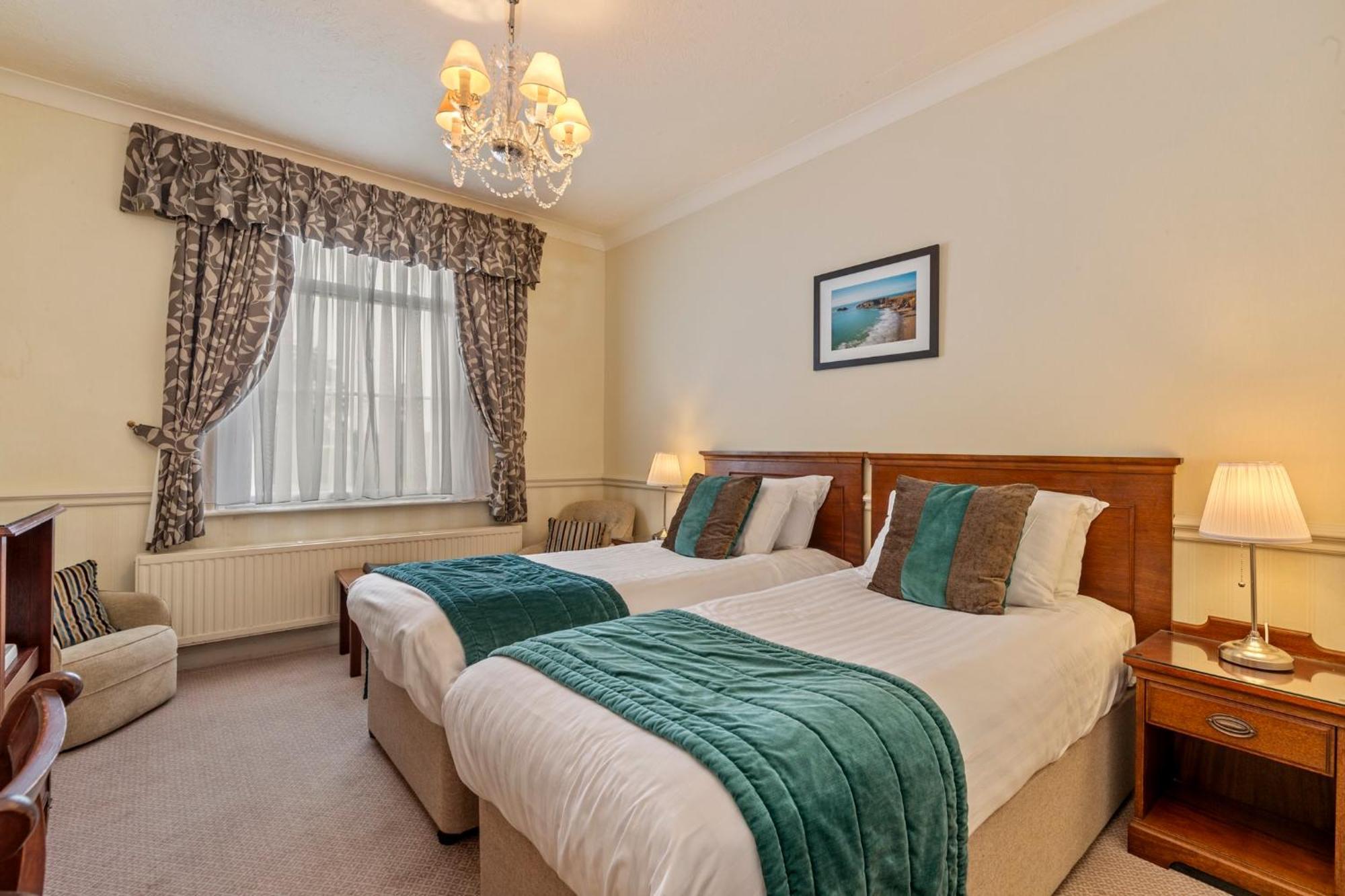 Western Court And Hotel 4*