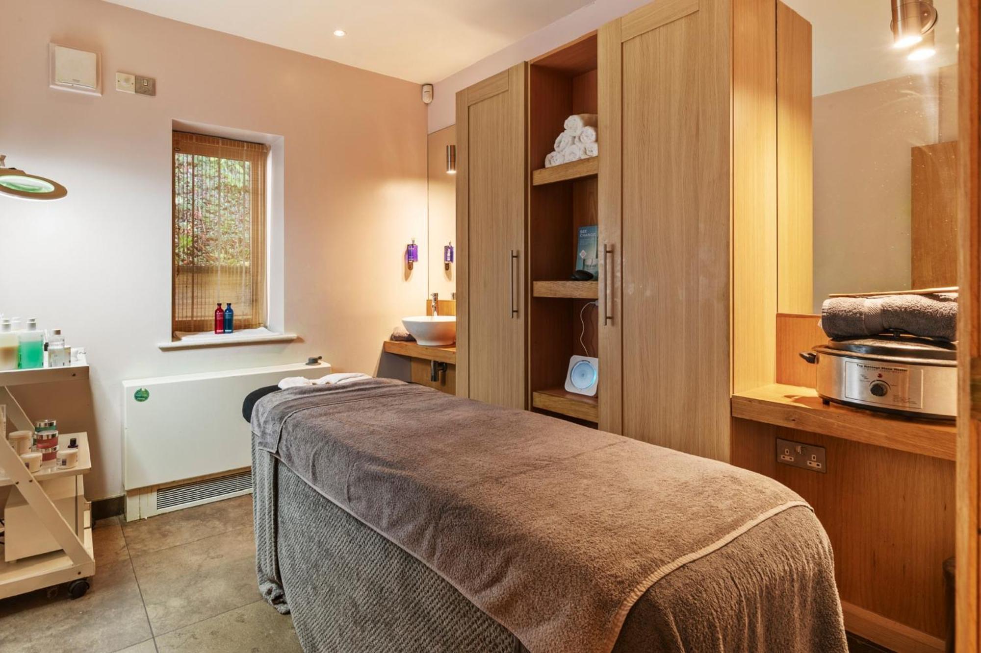 Western Court And 4* Lamphey
